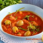 томатный суп с рыбой и оливками