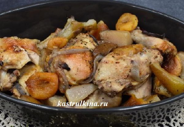 запеченные куриные голени с грушей и курагой