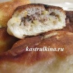 жареные беляши с мясным фаршем и картофелем